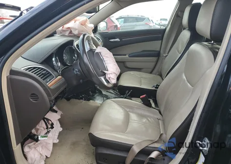 2013 Chrysler 300C Luxury из США, поврежденный, VIN 2C3CCAST2DH564823